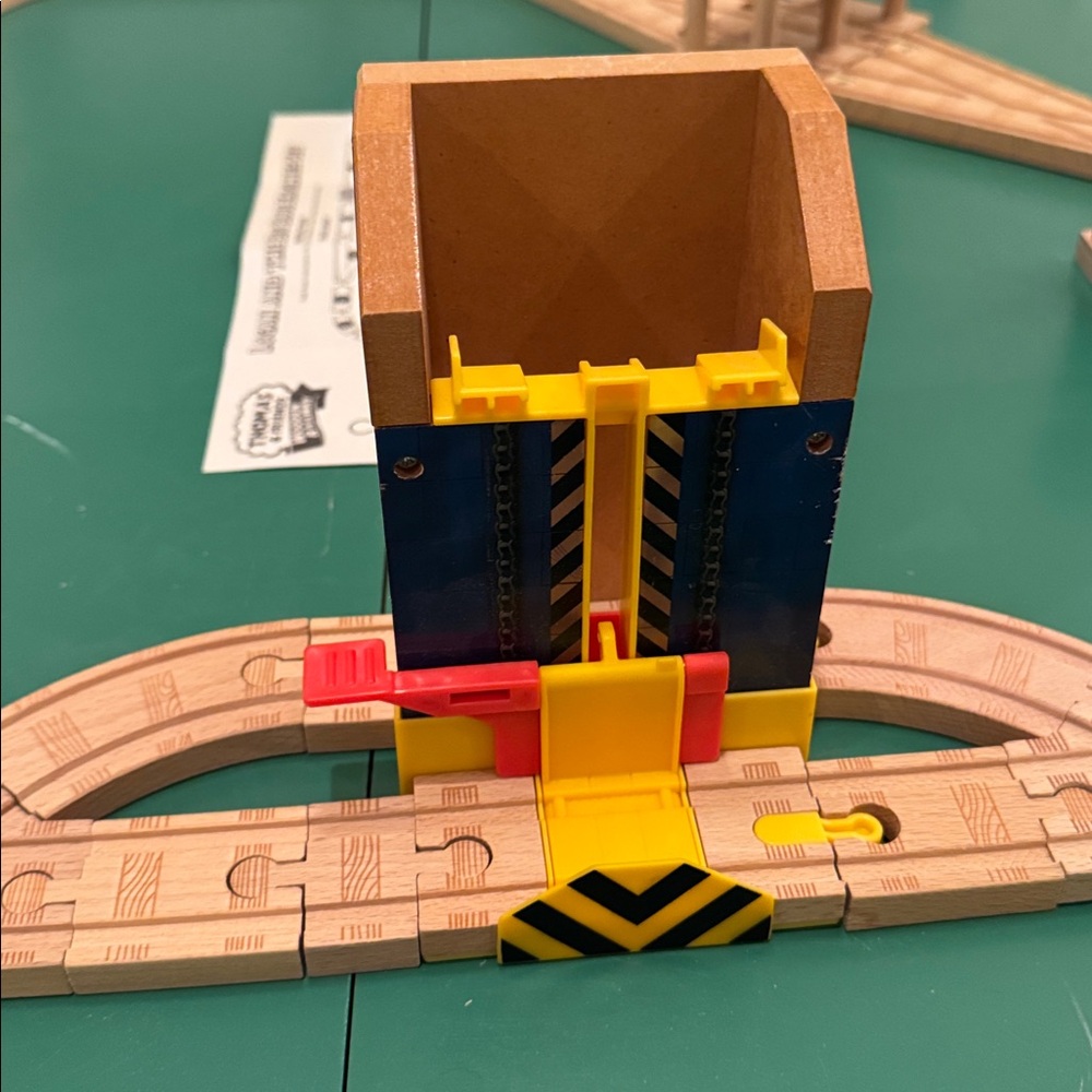 Thomas & Friends Wooden Railway Logan and the Big Blue Engines Set, EUC - Picture 6 of 9